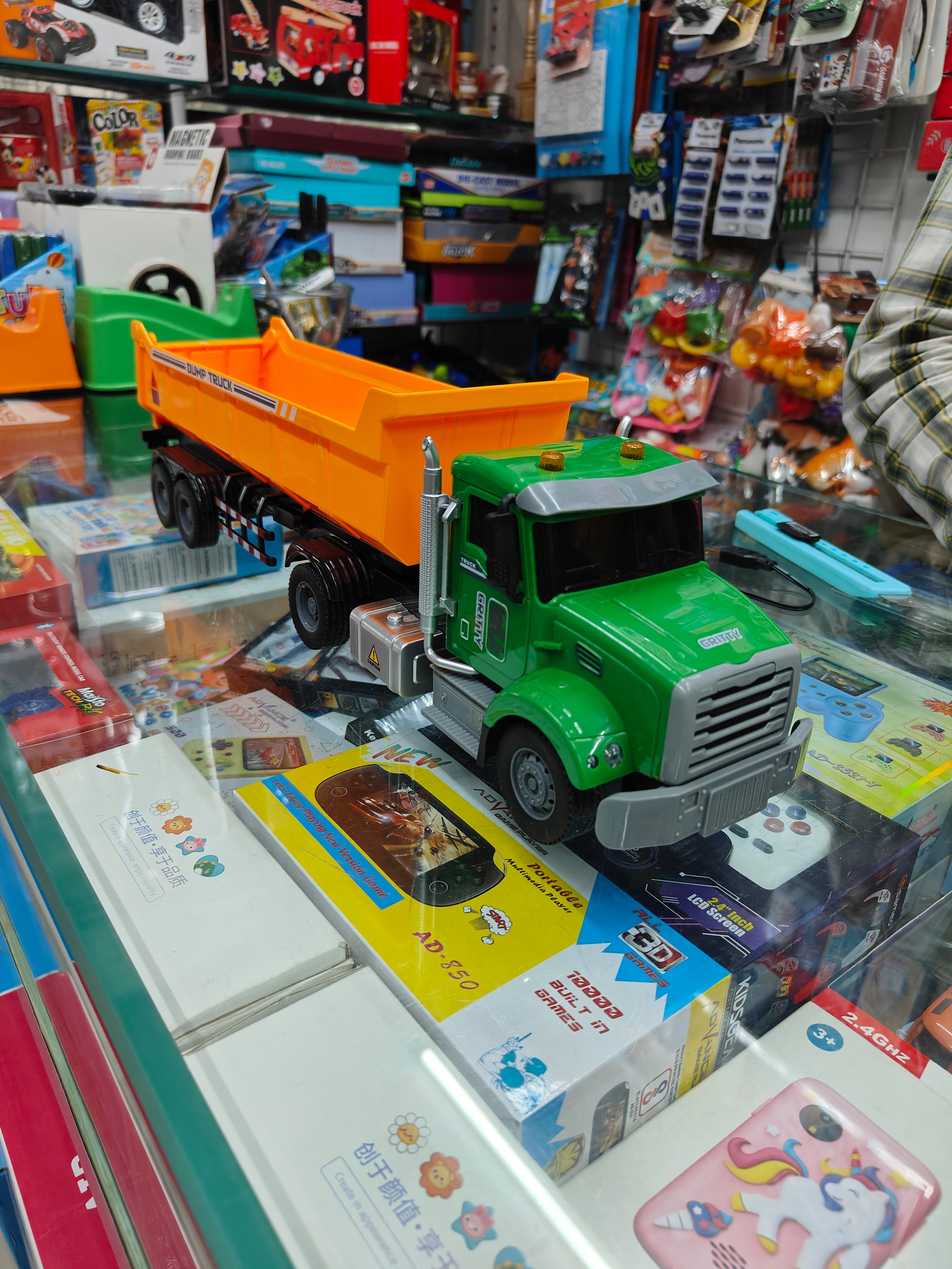 RC DUMP TRUCK